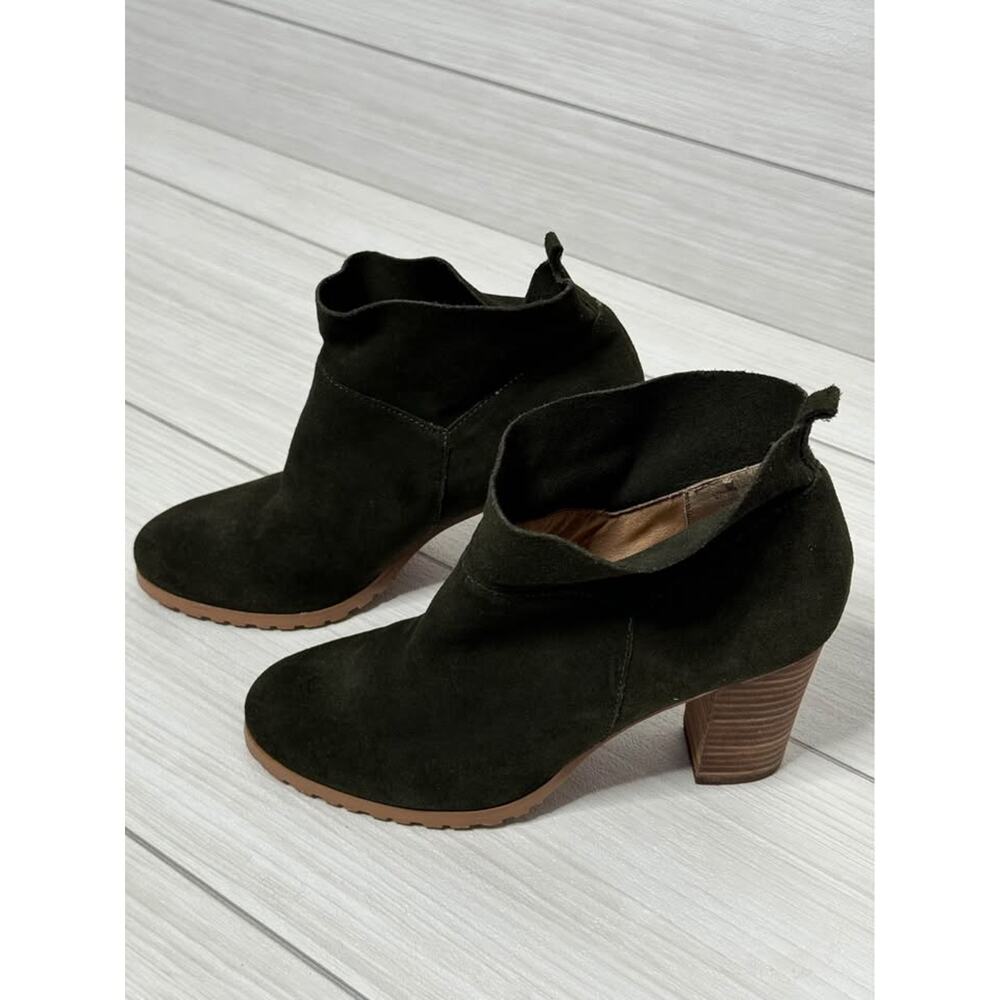 Crown Vintage Darcie 3.5” Stacked Heel Green Suede Pull On Ankle Boots 8M